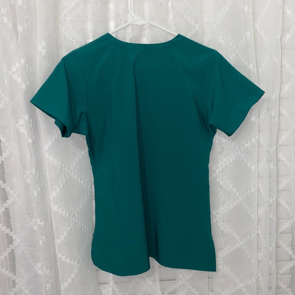 NWOT Hunter Green Scrub Top - Picture 3 of 3